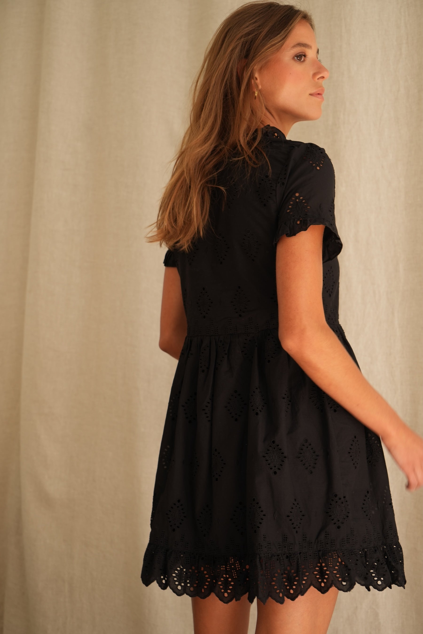 Robe Cassis brodée noire