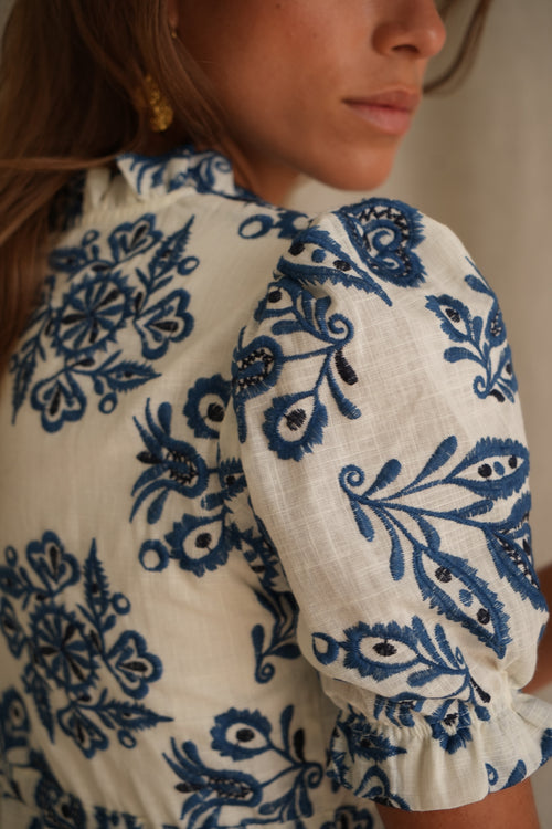 Robe Solstice brodée bleu