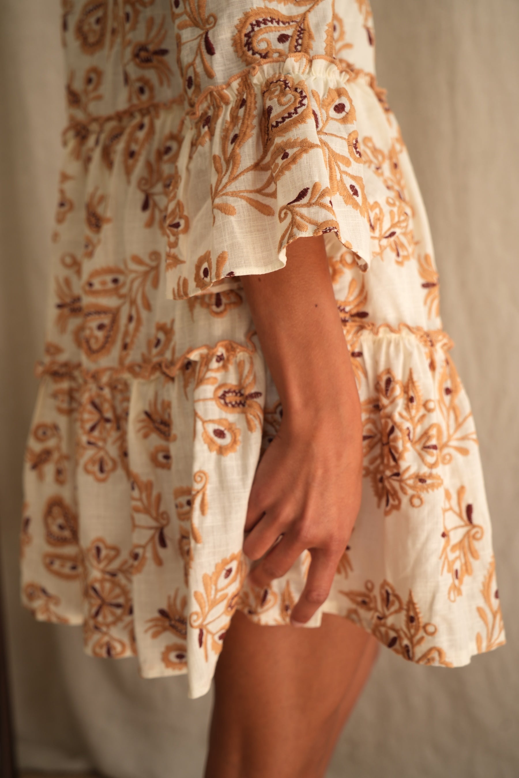 Robe Ischia brodée camel